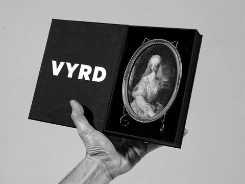 Weitere Anissicht von Regina  Λ ∏ _o , Originalgemälde, von VYRD, Acryl auf Leinwand, 2024